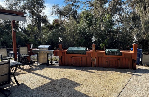 River Ranch Alquiler De RV | Charming campsite in West Gate River Ranch with WiFi access