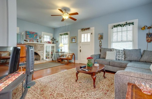 Canyon Lake Casa | Charming Canyon Lake Cottage with Pool and BBQ Pit!