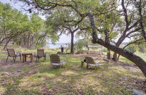 Canyon Lake Casa | Charming Canyon Lake Cottage with Pool and BBQ Pit!