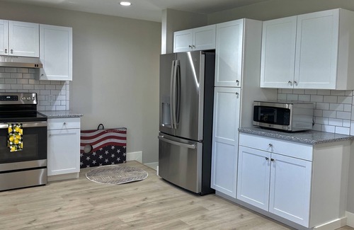 Coloma Cabaña | Charming Cape Cod House Minutes From Paw Paw Lake, Wineries, and Wedding Venues