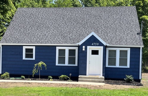 Coloma Cabaña | Charming Cape Cod House Minutes From Paw Paw Lake, Wineries, and Wedding Venues