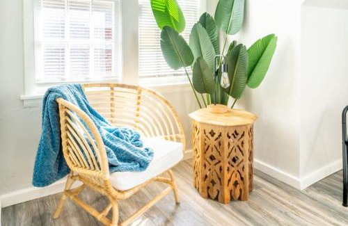 Lincoln Terrace Apartamento | Charming Carriage Cottage from 1920s