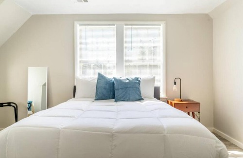Lincoln Terrace Apartamento | Charming Carriage Cottage from 1920s