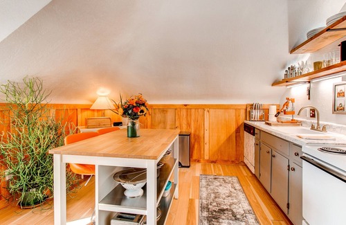 Alamo Placita Casa | Charming Carriage House in Capital Hill