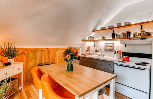 Alamo Placita Casa | Charming Carriage House in Capital Hill
