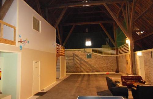 Serrieres-en-Chautagne Casa | Charming Castle in Serrières-en-Chautagn with Pool