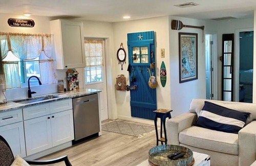 Mount Dora Cabaña | Charming Celtic Cottage Retreat – 2 Bed, 1 Bath Haven"