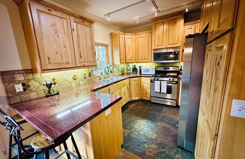 Davis Casa | Charming & Central 2200 sq. feet house in Davis walking distance to everywhere