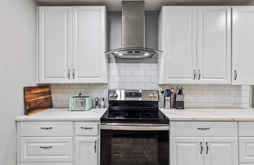 Euless Casa | Charming & Centrally Located, mins. from DFW, 6 Flags & ATT Stadium