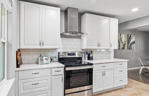 Euless Casa | Charming & Centrally Located, mins. from DFW, 6 Flags & ATT Stadium