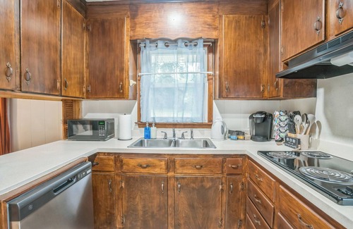 Northeast Raleigh Casa | Charming & centrally located 4-bedroom house with AC,BBQ and WiFi in Raleigh