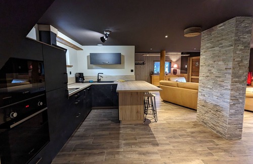 Travexin Cabaña | Chalet encantador para 6, cerca del esquí, WiFi, parking, admite mascotas