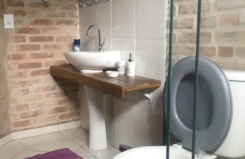 Juquehy Chalet De Esquí | Charming Chalet in a condominium. Just 2 min from the beach.