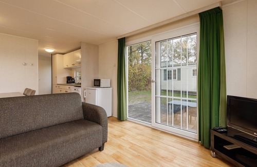 Borger Chalet De Esquí | Un chalet bien amueblado con WiFi cerca del Hunebedcentrum