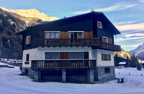 Staffa Chalet De Esquí | Charming Chalet in the Italian Alps