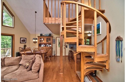Pocono Pines Casa | charming chalet in the Lake Naomi community