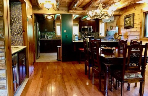 Roxbury Chalet De Esquí | Charming chalet with 5 bedrooms and WiFi, fitness room in peaceful Roxbury
