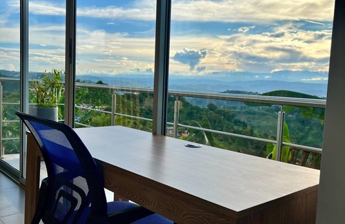 Manizales Chalet De Esquí | Charming Chalet with View, Pool & Jacuzzi – Your Peaceful Escape