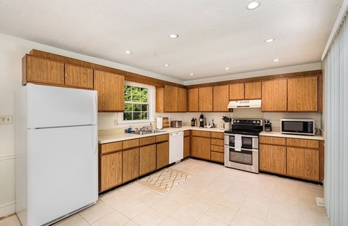 Chantilly Casa | Charming Chantilly, Hip Location near Plaza Midwood & Midtown! Very Walkable!