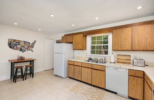 Chantilly Casa | Charming Chantilly, Hip Location near Plaza Midwood & Midtown! Very Walkable!