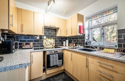 Exeter Casa | Charming character lodge in cemetery grounds