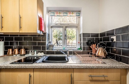 Exeter Casa | Charming character lodge in cemetery grounds