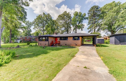 Charlotte Casa | Charming Charlotte Home 2 Mi to Downtown!