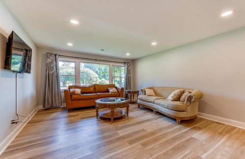 Charlotte Casa | Charming Charlotte Home 2 Mi to Downtown!