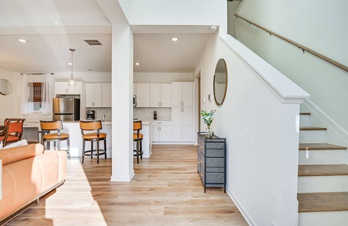 Hidden Valley Casa | Charming Charlotte Townhome: 6 Mi to Downtown!