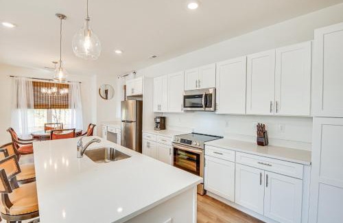 Hidden Valley Casa | Charming Charlotte Townhome 6 Mi to Downtown!