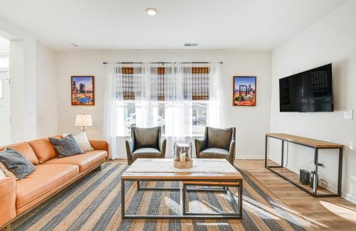 Hidden Valley Casa | Charming Charlotte Townhome 6 Mi to Downtown!