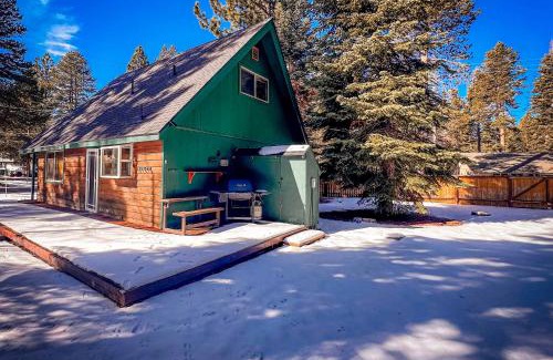 Tahoe Paradise Casa | Charming Cherokee Cabin - Secluded Stay for 6 Just 10 Minutes to Tahoe