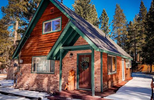 Tahoe Paradise Casa | Charming Cherokee Cabin - Secluded Stay for 6 Just 10 Minutes to Tahoe