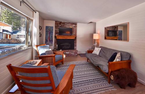 Tahoe Paradise Casa | Charming Cherokee Cabin - Secluded Stay for 6 Just 10 Minutes to Tahoe