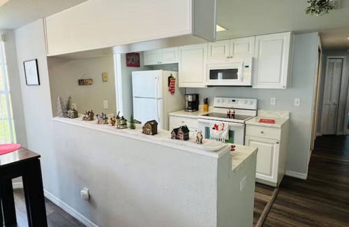 Kissimmee Condominio | Charming Christmas Themed Condo in Kissimmee Fl