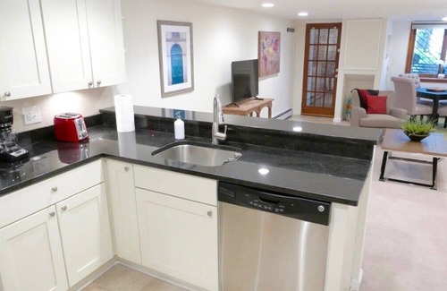 Lanier Heights Apartamento | Encantadora ciudad centrada ~ ¡Camina al zoológico!