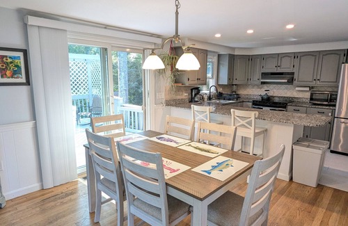 Mashpee Casa | Charming Classic Cape Cod Home steps away from John's Pond
