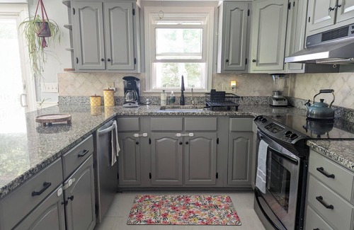 Mashpee Casa | Charming Classic Cape Cod Home steps away from John's Pond
