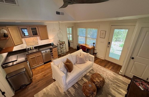Canal Corkran Cabaña | Charming Coastal Cottage: 2 Bedrooms, Private Decks & Walk to Beach!