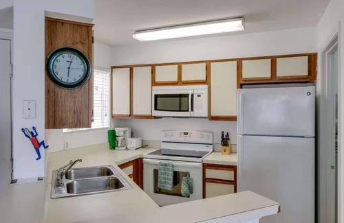 Ocean Side Village Apartamento | Charming Coastal Escape