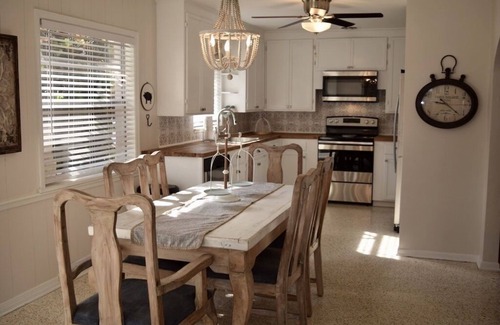 Southgate Cabaña | Charming Coastal Oasis 2Bed/2 Bath Cottage Close to Beach and Downtown-Southgate