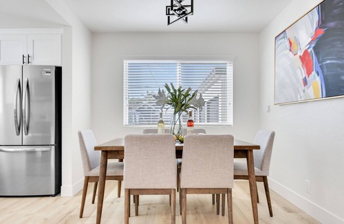 Eastside Casa | Charming Coastal Retreat LB 5 min 2 Beach/downtown