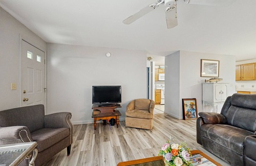 Port Clyde Casa | Charming Coastal Retreat with Comfortable Living Space and Washer/Dryer