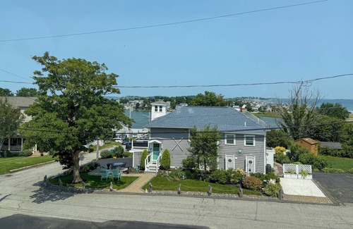 Hull Casa | Charming Coastal Retreat- Walk to Nantasket Beach 2-bedroom house with AC, WiFi