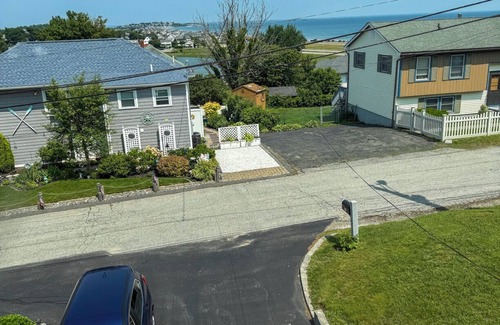 Hull Casa | Charming Coastal Retreat- Walk to Nantasket Beach 2-bedroom house with AC, WiFi