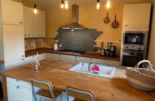 Manaurie Cabaña | Charming Comfy 6 person cottage w/ private pool & large garden, Les Eyzies