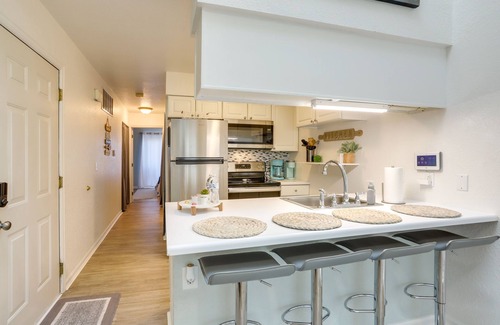Oak Harbor Condominio | Charming Condo on Lake Erie w/ Community Pool