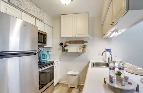 Oak Harbor Condominio | Charming Condo on Lake Erie w/ Community Pool