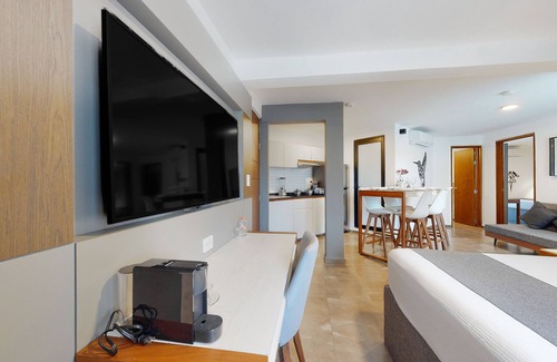 Centro de Cancún Hotel | Charming condo with kitchenette, balcony, & pool
