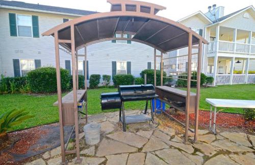 Gulf Shores Casa | Charming Condo with luxe amenities less than 10 minutes from the Beach